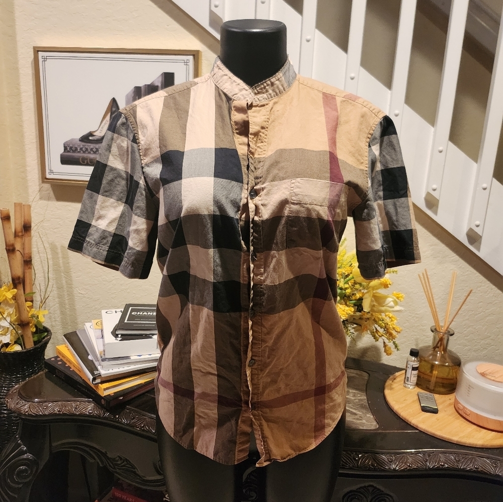 Burberry button-down shirt size S
